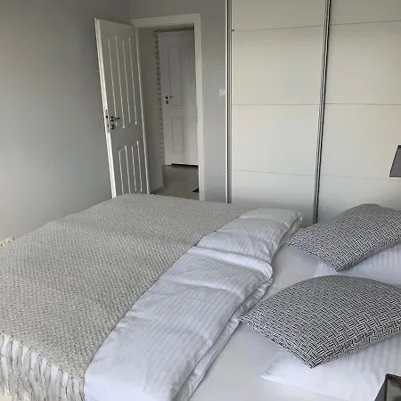 All Seasons Apartment *